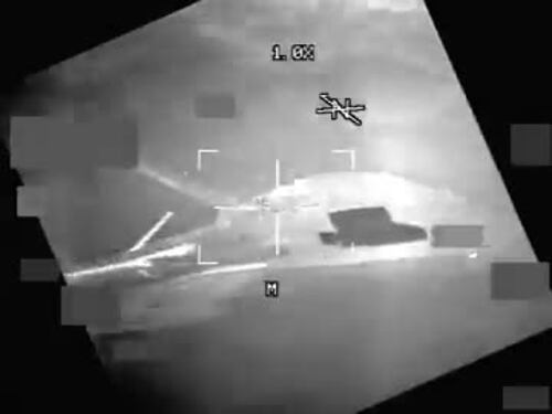 Scintille ad alta quota tra il caccia cinese e il B-52 Usa: le immagini della sfida