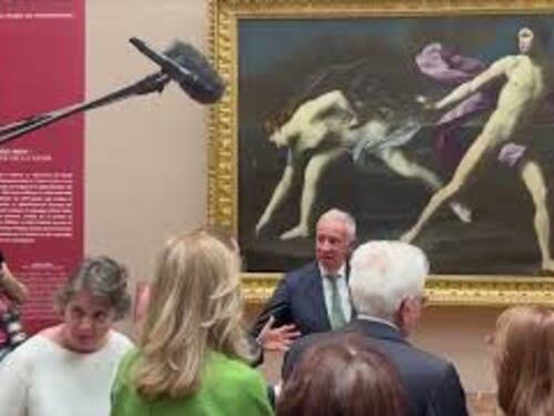 Mattarella e Macron al Louvre osservano l'opera "Atalanta e Ippomene" di Guido Reni