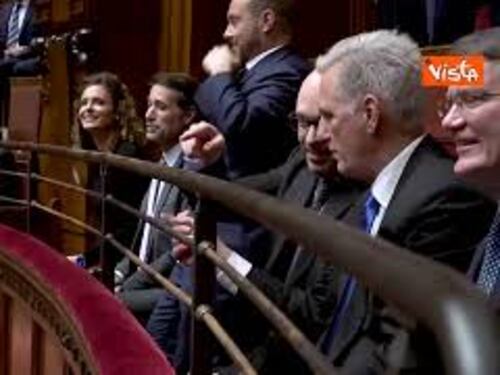 Applausi Aula Montecitorio per speaker Camera Usa McCarthy, in tribuna