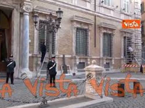 L’entrata principale di Palazzo Madama torna agibile, quasi ultimati i lavori di pulizia