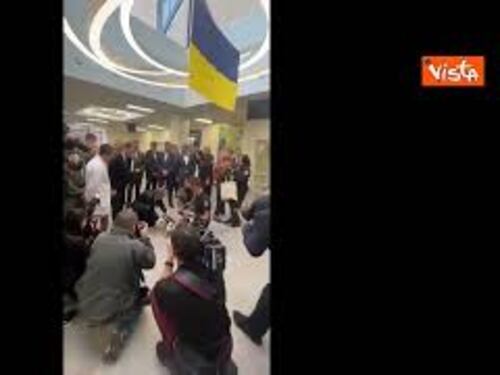 Blinken a Kiev, ecco l'incontro con il cane eroe Patron
