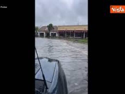 Uragano Idalia in Florida, la città di Tampa invasa dall'acqua