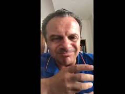 Angelo Duro imbratta manifesti a Taormina, il sindaco Cateno De Luca: "Un troglodita"