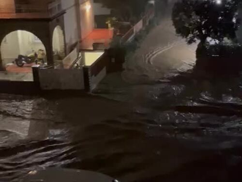 Maltempo in Toscana, a Prato la strada diventa un fiume