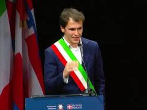 Accordo coesione Governo-Piemonte, sindaco più giovane d'Italia accoglie Meloni, emozionandosi