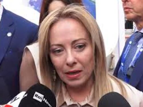 Meloni: Tra me e Macron relazioni basate sui contenuti