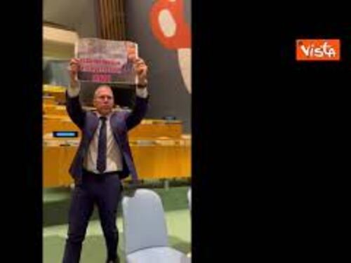 L'ambasciatore di Israele Erdan mostra foto Masha durante discorso Presidente iraniano Raisi all'Onu