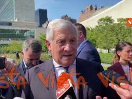 Tajani a New in York risponde a un giornalista in romanesco: "Se me fai finì, poi rispondo"