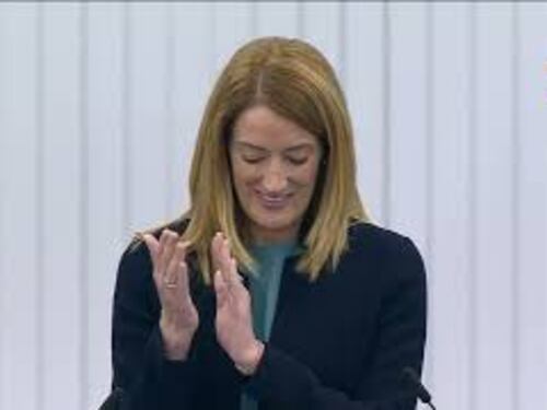 Premio Sacharov 2023 a Mahsa Amini e alle donne iraniane, l'annuncio di Metsola