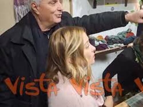 Meloni in visita all'Artigiano in Fiera a Milano, bagno di folla e giro tra gli stand