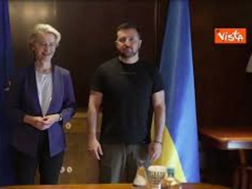 Le immagini dell'incontro tra Von Der Leyen e Zelensky ad Atene
