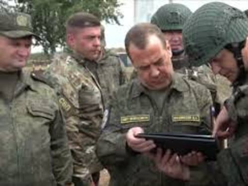 Medvedev visita il poligono nucleare di Tockoe