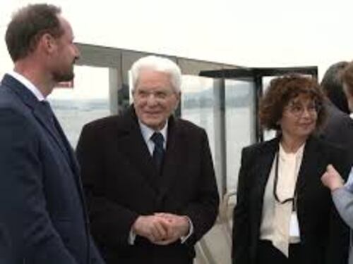 Mattarella visita il fiordo di Oslo su un battello elettrico
