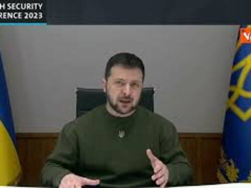 Zelensky: "Il Golia russo può perdere quest'anno, noi come Davide dobbiamo combattere"