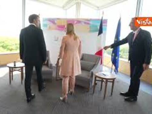 G7 in Giappone, ecco le immagini dell'incontro tra Meloni e Macron
