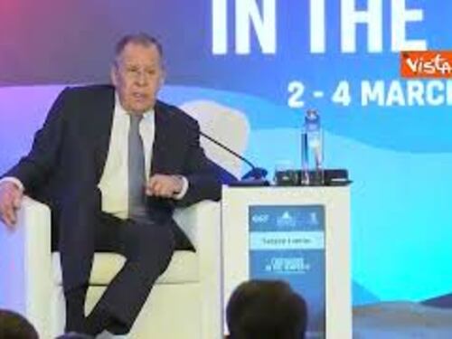 Lavrov: "La guerra è iniziata dall'Ucraina" e la platea di Delhi ride