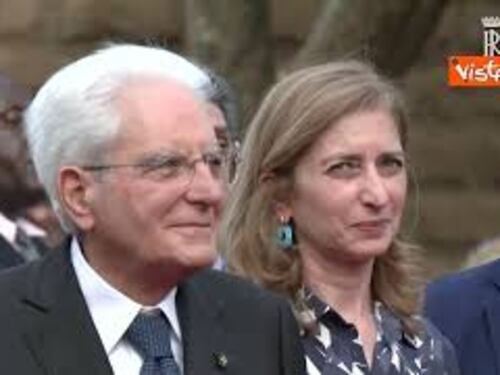 Mattarella salutato da un canto tradizionale in Kenya al Centro di Formazione San Kizito