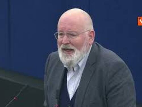 Timmermans: “Elettrico in pochi anni meno costoso di motori a combustione”