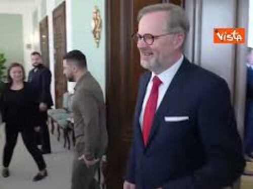Zelensky arriva a Praga, l'incontro con il Primo Ministro Fiala