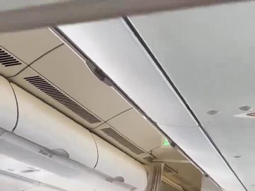 L'areo della China Eastern Airlines vibra dopo il guasto al motore: il video choc