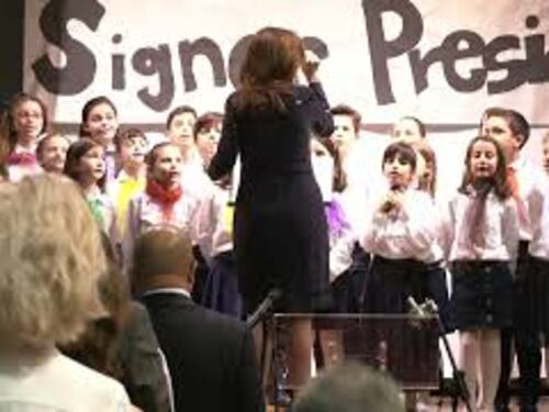 Mattarella incontra gli studenti di una scuola italiana a Parigi