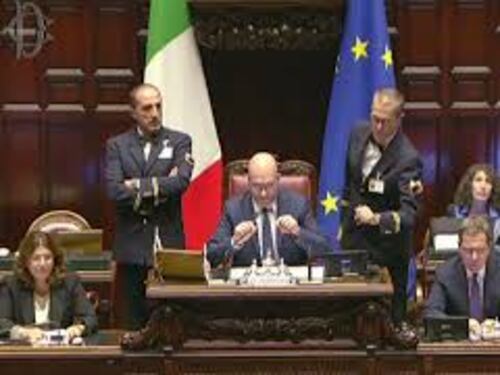 Meloni vs Conte: "Ha rincorso la Merkel al bar, non mi vedrete mai rappresentare l'Italia così"