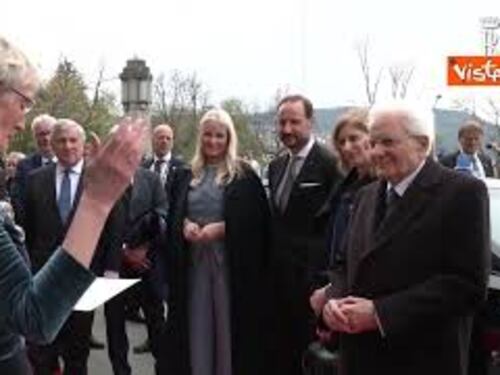 Mattarella accolto da una banda al Laboratorio energetico del Politecnico di Trondheim