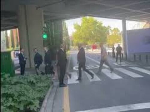 Zelensky arriva al vertice della Comunità politica europea di Granada