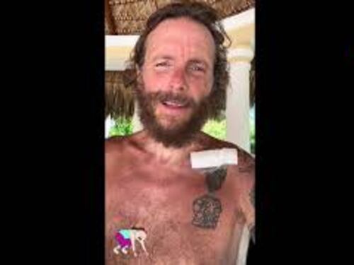 Jovanotti in sedia a rotelle dopo incidente a Santo Domingo: Rischio trombosi, non posso tornare