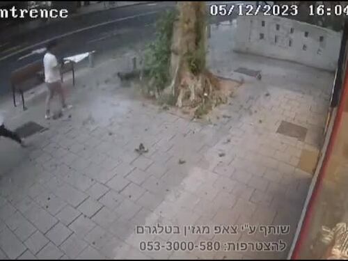 Tel Aviv, razzo di Hamas cade davanti ai passanti terrorizzati