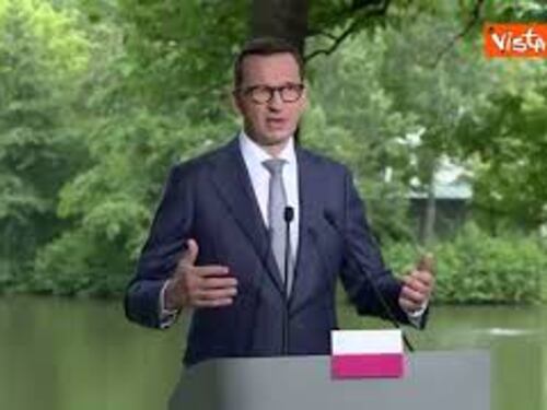Morawiecki: "No al Patto sui migranti con obbligo di accoglienza"