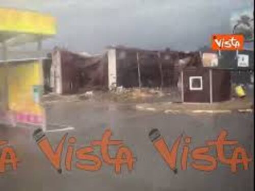 Supermercato distrutto da un missile a Irpin, in Ucraina