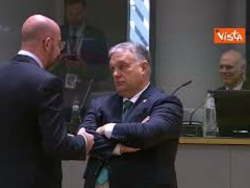 Meloni al primo Consiglio Ue da Presidente, ecco il dialogo con Orban prima della riunione