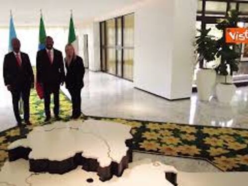 Meloni ad Addis Abeba, le immagini del trilaterale con i leader etiope e somalo