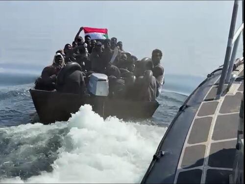 Migranti col machete, battaglia navale sulla rotta per Lampedusa
