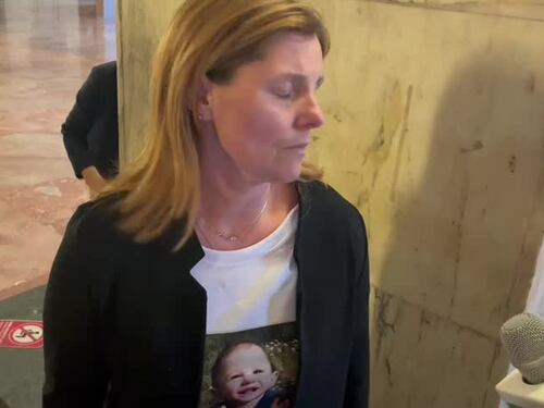 Viviana Pifferi in aula con la foto di Diana: “Aveva il diritto di vivere”