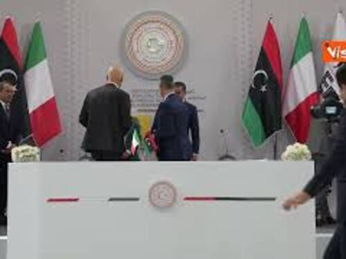 La firma dell’accordo per il gas tra Eni e Noc a Tripoli in Libia, le immagini