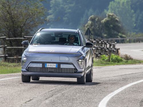 Hyundai Kona Electric 2024: guarda la nostra video anteprima