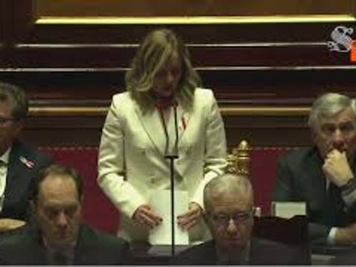 Meloni indossa nastro bianco e rosso contro violenza donne al Question time in Senato