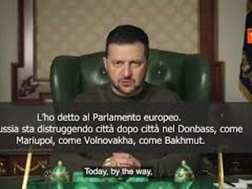 Zelensky: "Nel Donbass russi distruggono città dopo città"