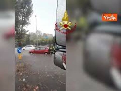 Maltempo a Roma, gli interventi dei Vigili del Fuoco a Ostia