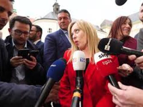 Francia-Italia, Meloni: "Non proficuo usare relazioni internazionali per risolvere problemi interni"