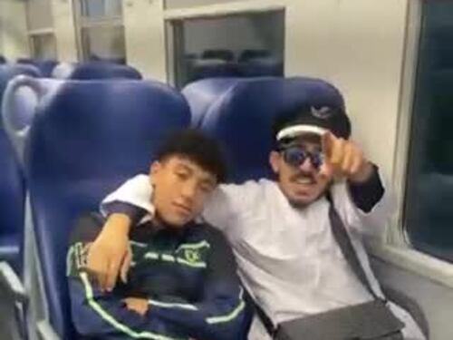 Il tiktoker che schernisce i controllori dei treni
