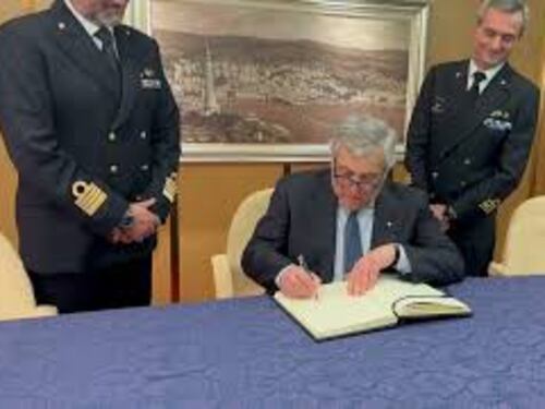 Tajani visita la nave della Marina Militare italiana San Giusto a Tunisi, le immagini