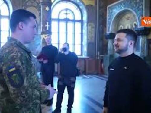 Un anno di guerra in Ucraina, la cerimonia al Monastero di San Michele a Kiev