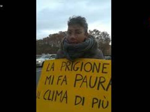 Attivisti di Ultima Generazione bloccano Ponte Mazzini a Roma