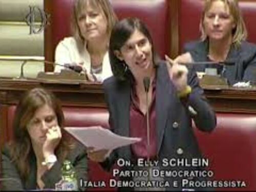 Manovra, Schlein: "Ai giovani serve il futuro non il fucile"