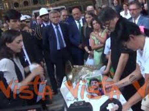 Il dolore della madre di Giovanbattista Cutolo ai funerali: "Giustizia"