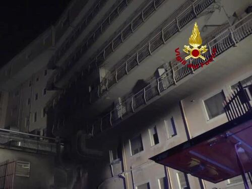 Tivoli, l'intervento dei vigili del fuoco dopo l'incendio nell'ospedale