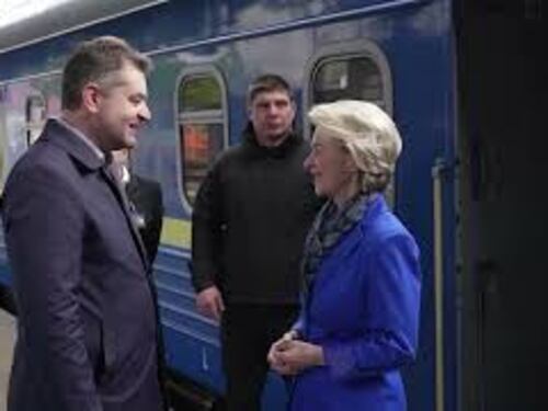 Von der Leyen a Kiev per la giornata dell'Europa